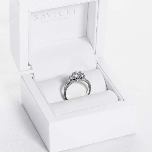 Pierścionek zaręczynowy Dream: czarne złoto, diamenty